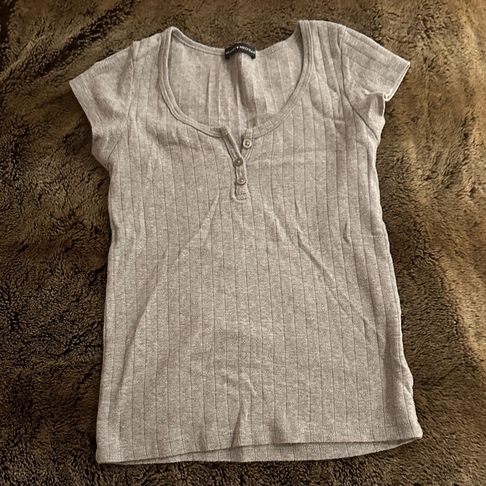 Brandy Melville Light Gray Ribbed Short Sleeve Top